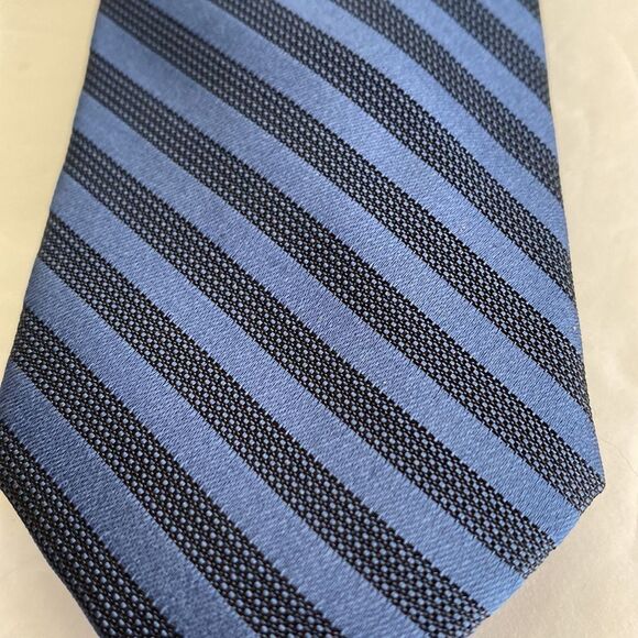 AWEARNESS Kenneth Cole blue stripe 100 % silk  length 29 inches - Picture 3 of 6